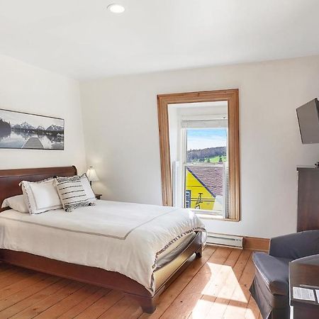 Sail Inn B&B Lunenburg Extérieur photo