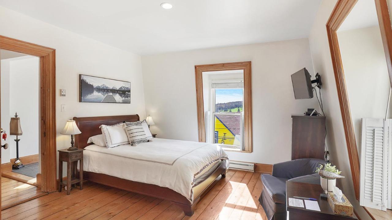 Sail Inn B&B Lunenburg Extérieur photo