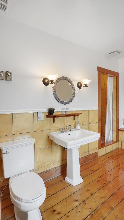 Sail Inn B&B Lunenburg Extérieur photo