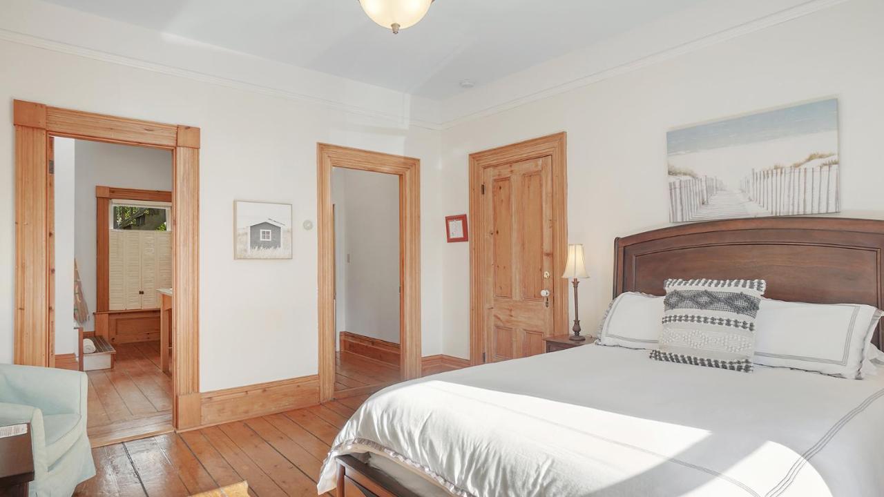 Sail Inn B&B Lunenburg Extérieur photo