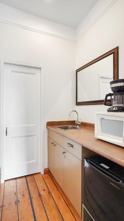Sail Inn B&B Lunenburg Extérieur photo