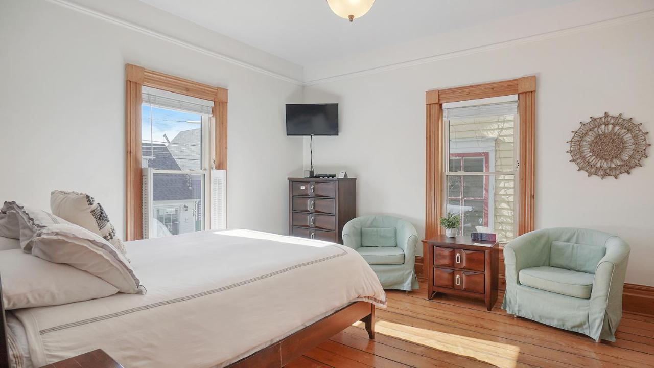 Sail Inn B&B Lunenburg Extérieur photo