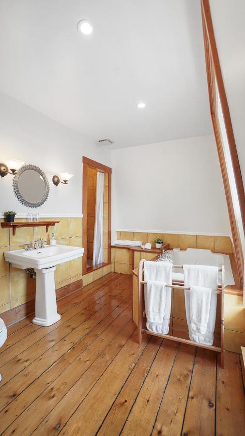Sail Inn B&B Lunenburg Extérieur photo