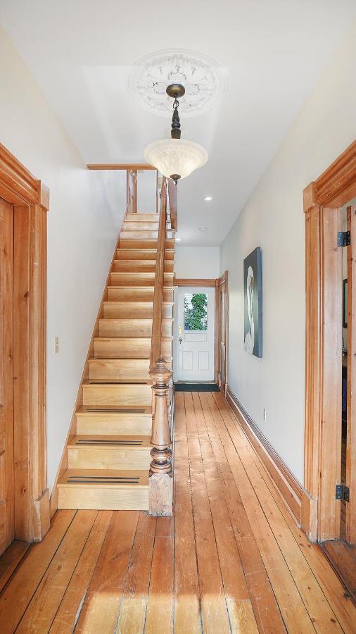Sail Inn B&B Lunenburg Extérieur photo