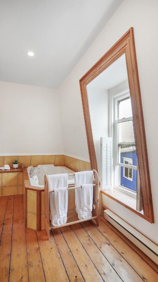 Sail Inn B&B Lunenburg Extérieur photo
