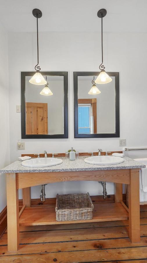Sail Inn B&B Lunenburg Extérieur photo