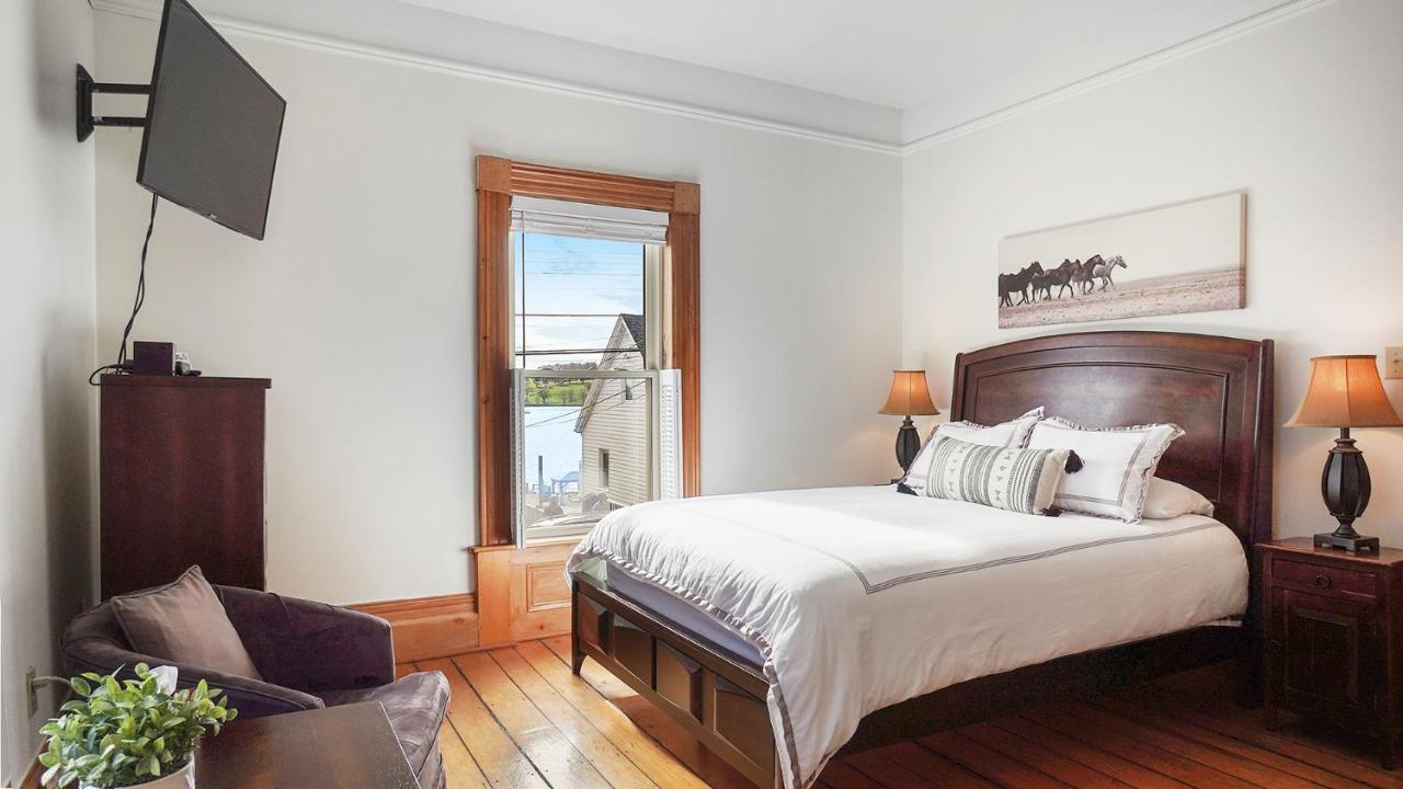 Sail Inn B&B Lunenburg Extérieur photo