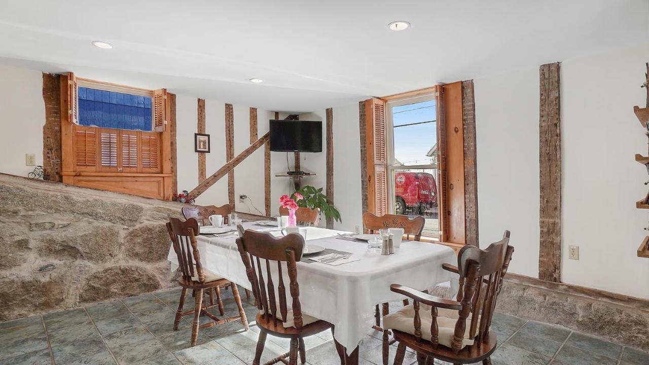 Sail Inn B&B Lunenburg Extérieur photo