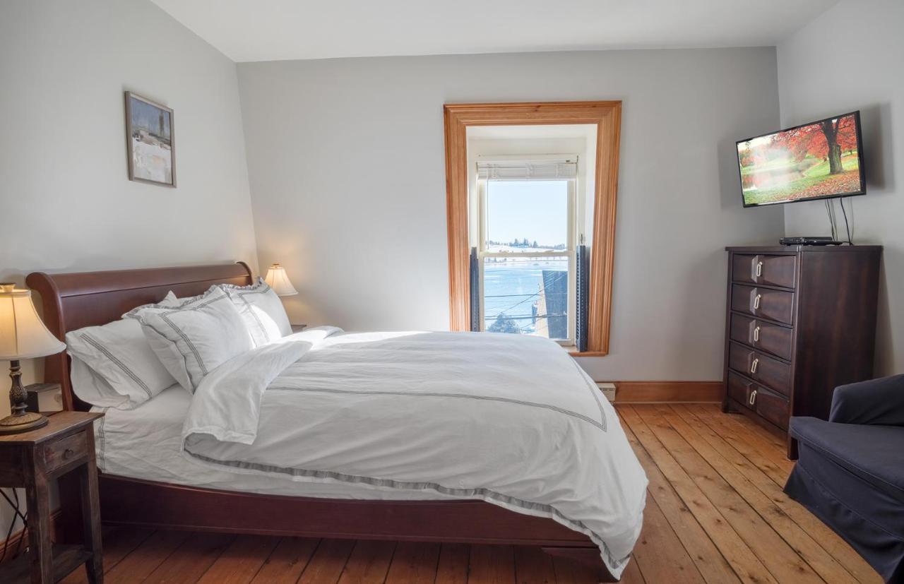 Sail Inn B&B Lunenburg Extérieur photo